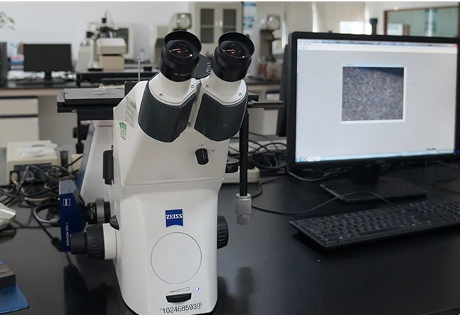 Optical microscope with a connected display in the inspection laboratory